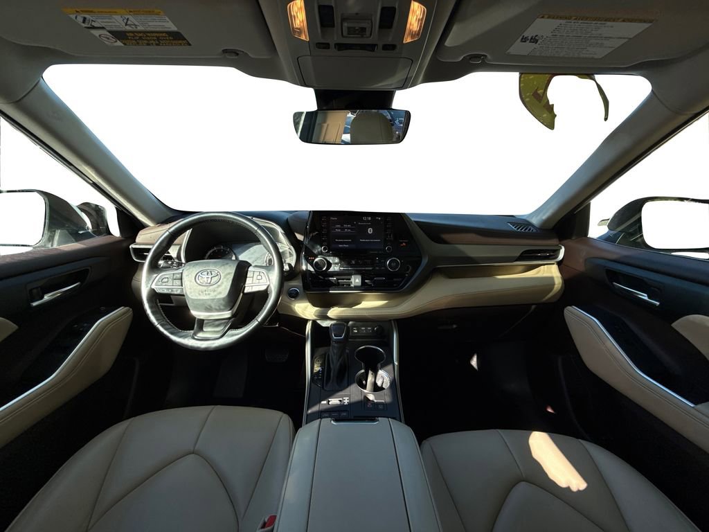 Used 2022 Toyota Highlander XLE image 19