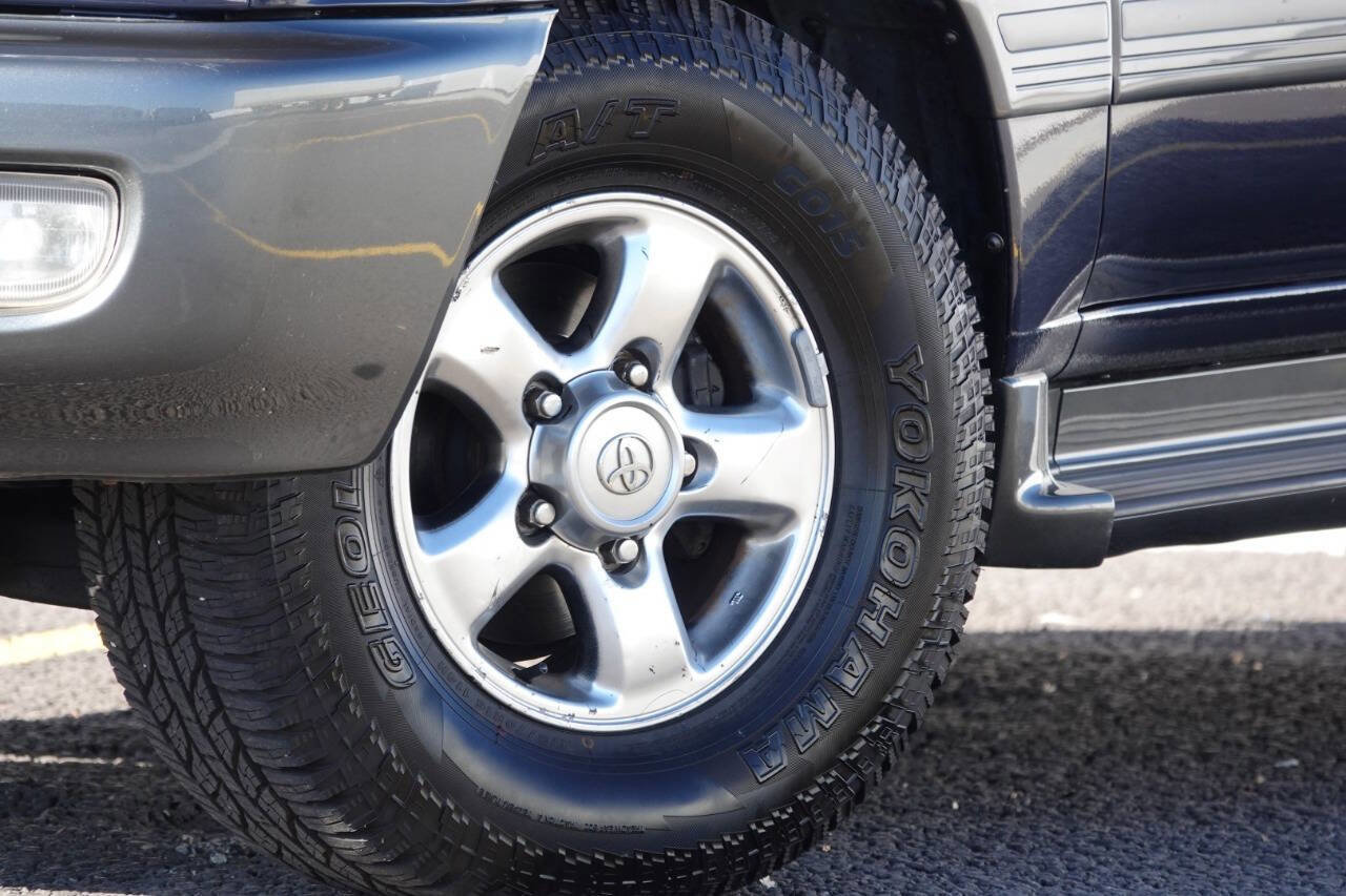 Used 2002 Toyota Land Cruiser AWD/4WD image 36