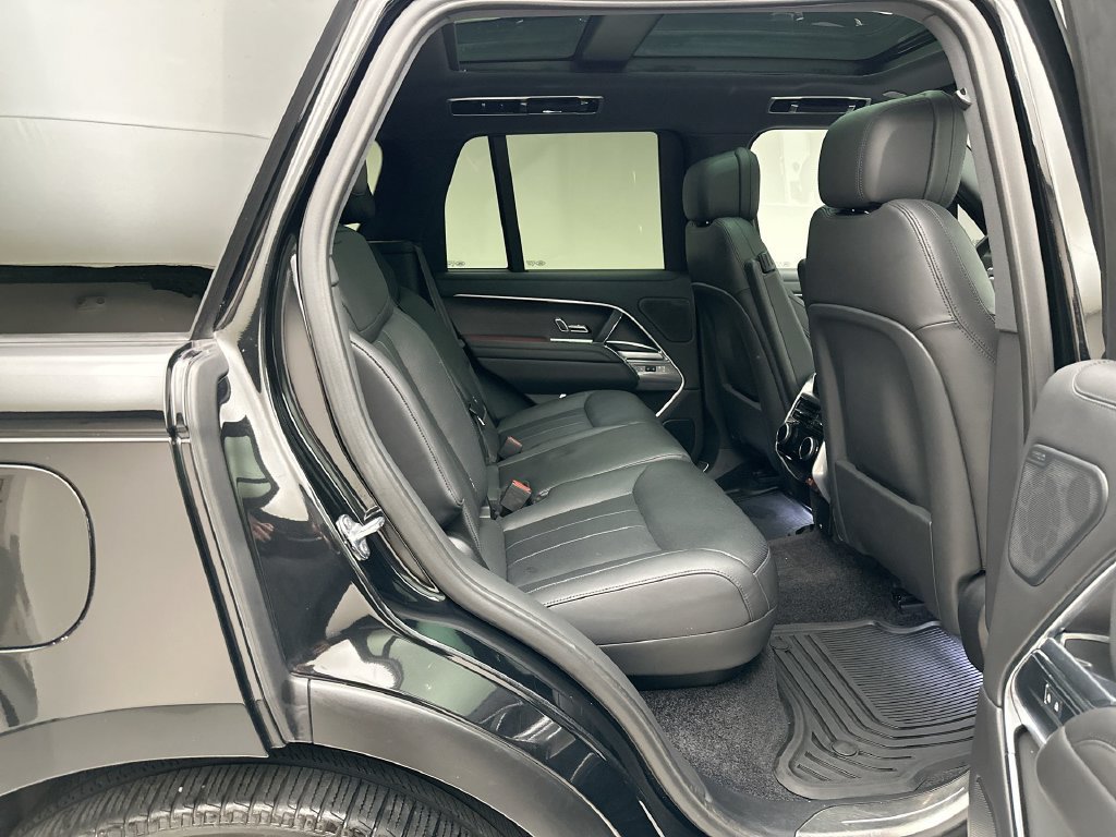 Certified 2025 Land Rover Range Rover SE AWD/4WD image 19