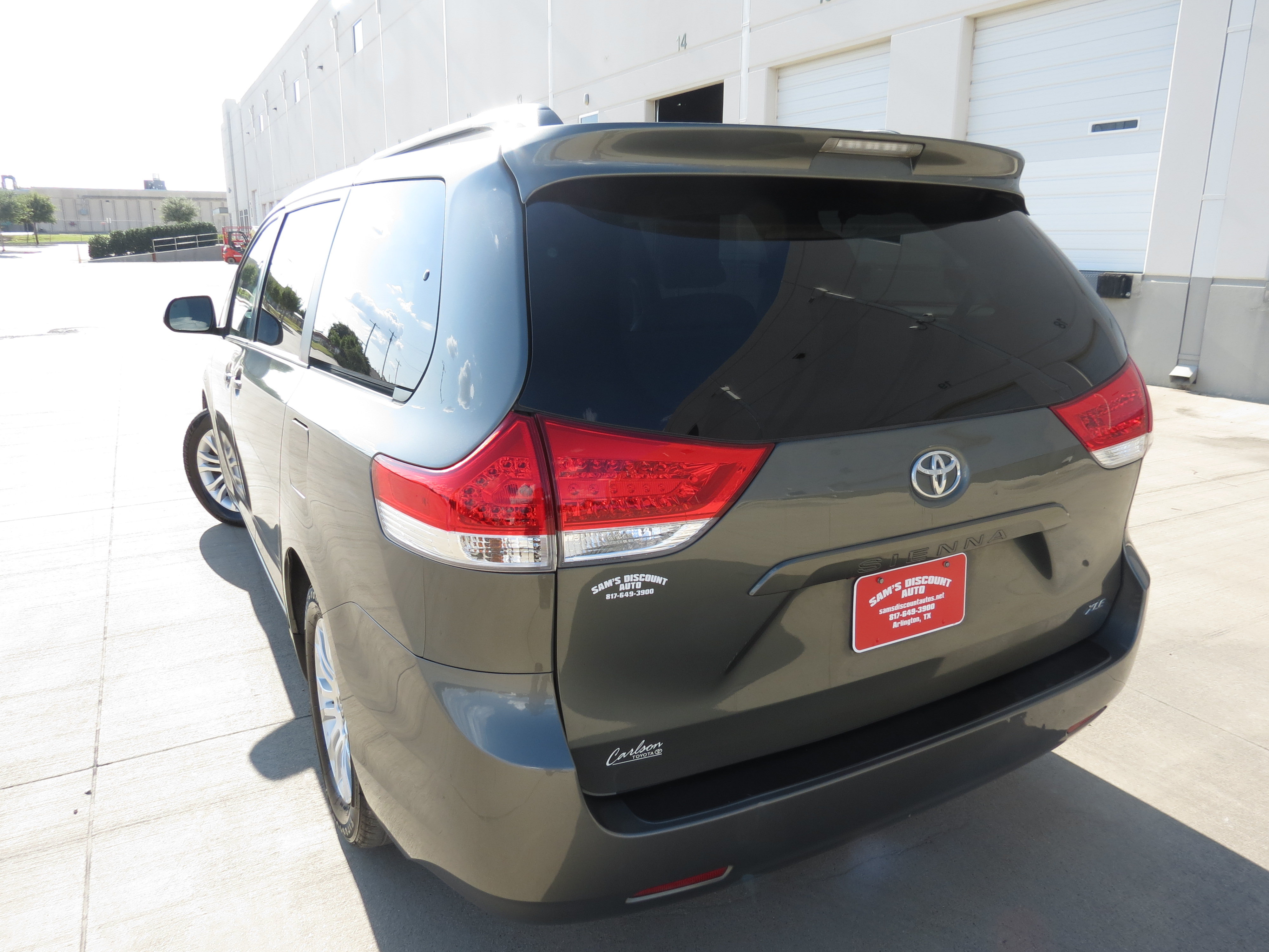 Used 2011 Toyota Sienna XLE FWD image 3