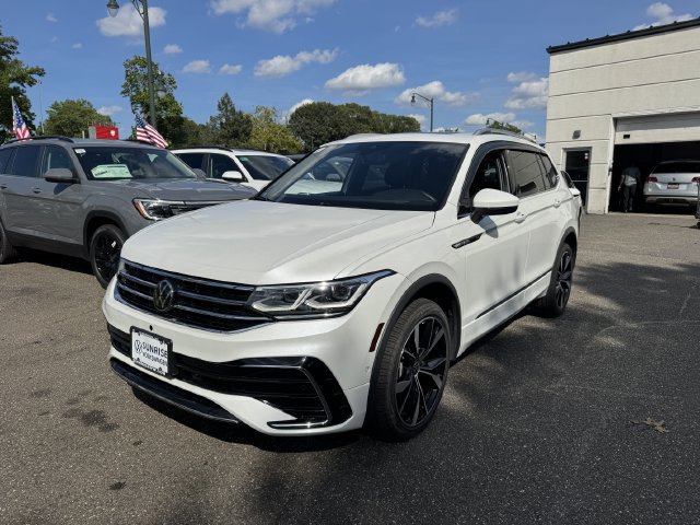 Used 2024 Volkswagen Tiguan SEL R-Line AWD/4WD image 8