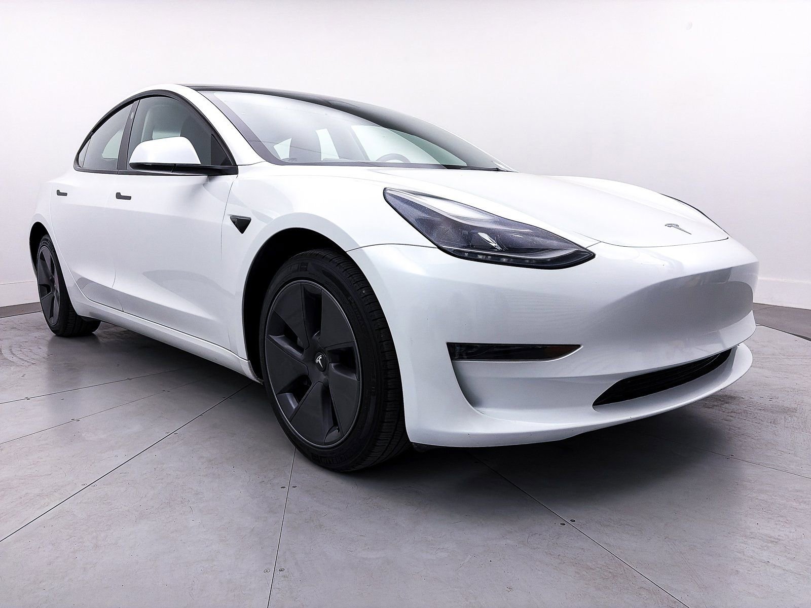 Used 2023 Tesla Model 3 Standard Range image 9