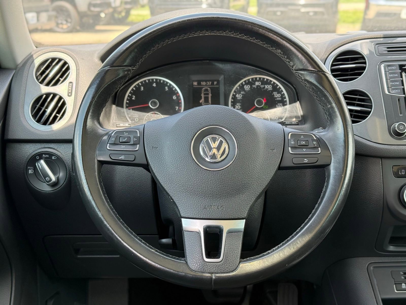 Used 2017 Volkswagen Tiguan SEL AWD/4WD image 20