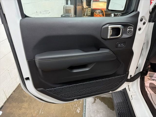 Used 2022 Jeep Wrangler Unlimited Sahara w/ Cold Weather Group image 8