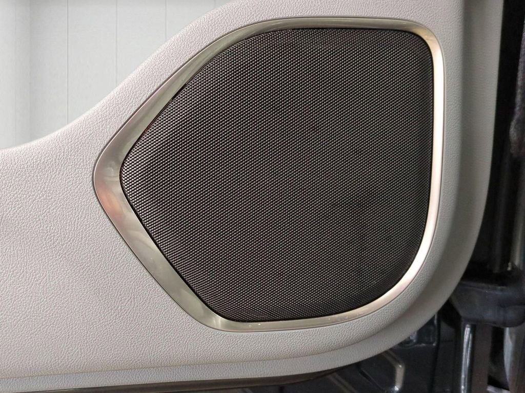 Certified 2021 Lincoln Nautilus Reserve w/ Equipment Group 201A image 17