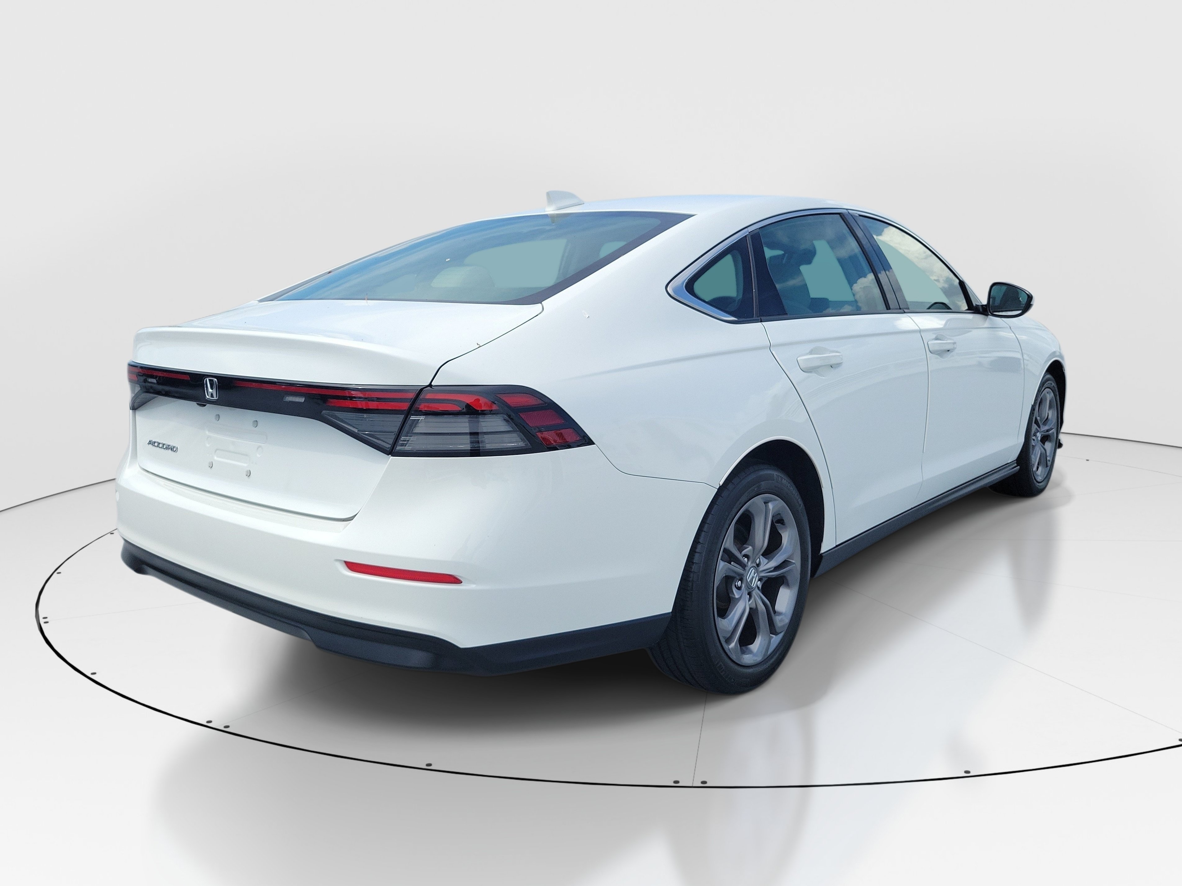 Used 2024 Honda Accord EX image 6