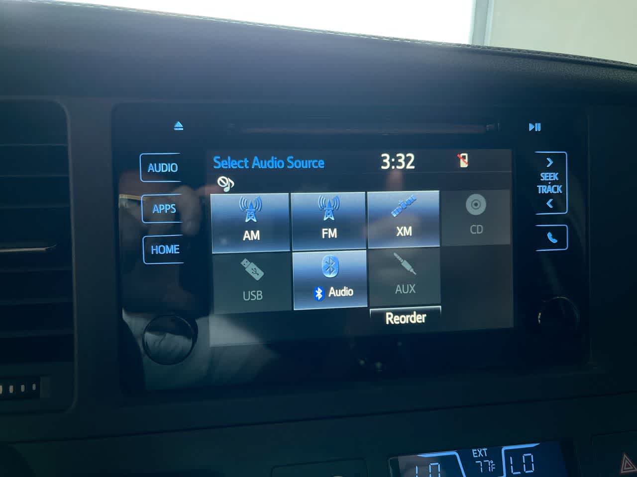 Used 2015 Toyota Sienna SE FWD image 16