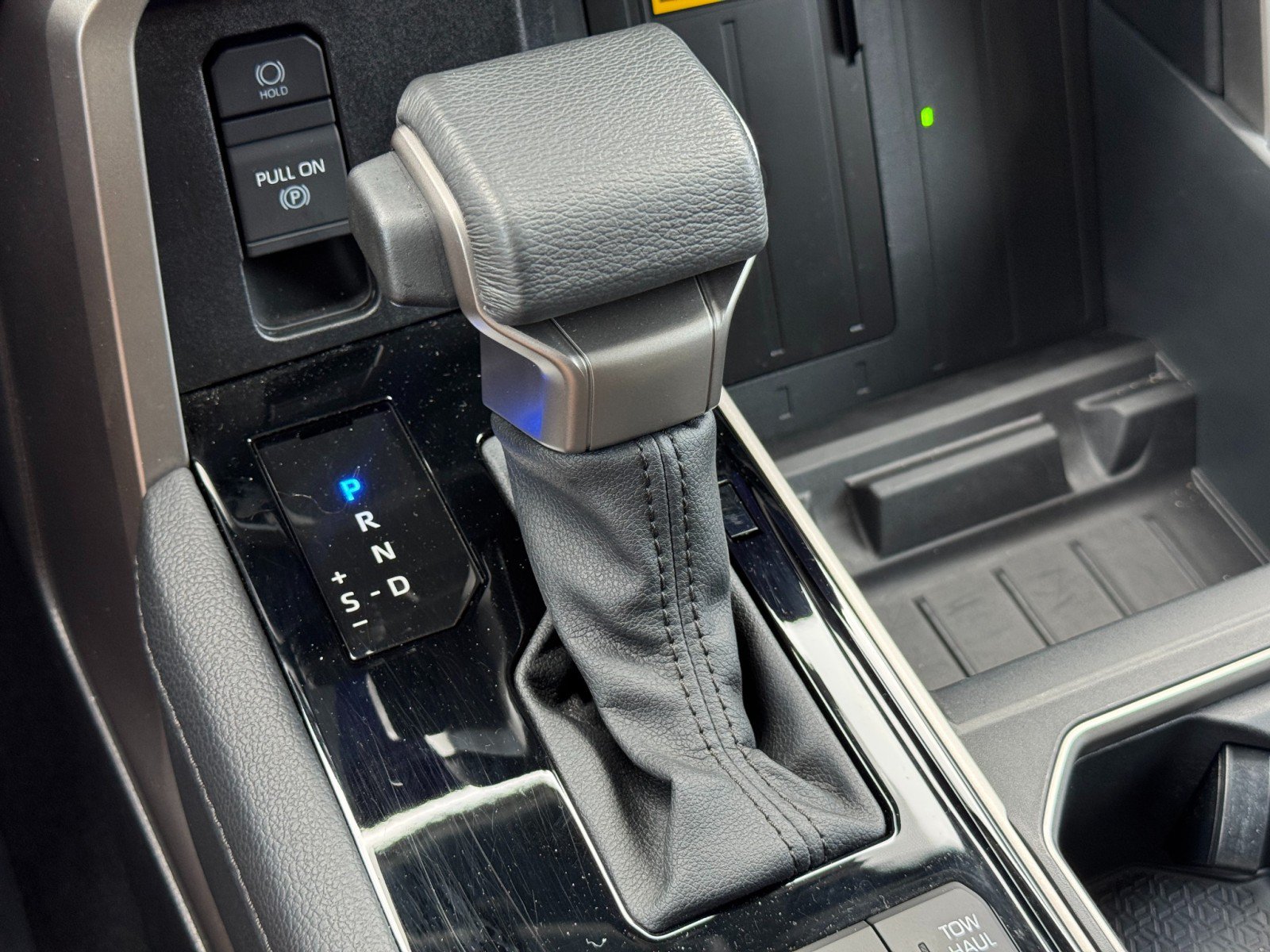 Used 2024 Toyota Tundra Limited AWD/4WD image 32