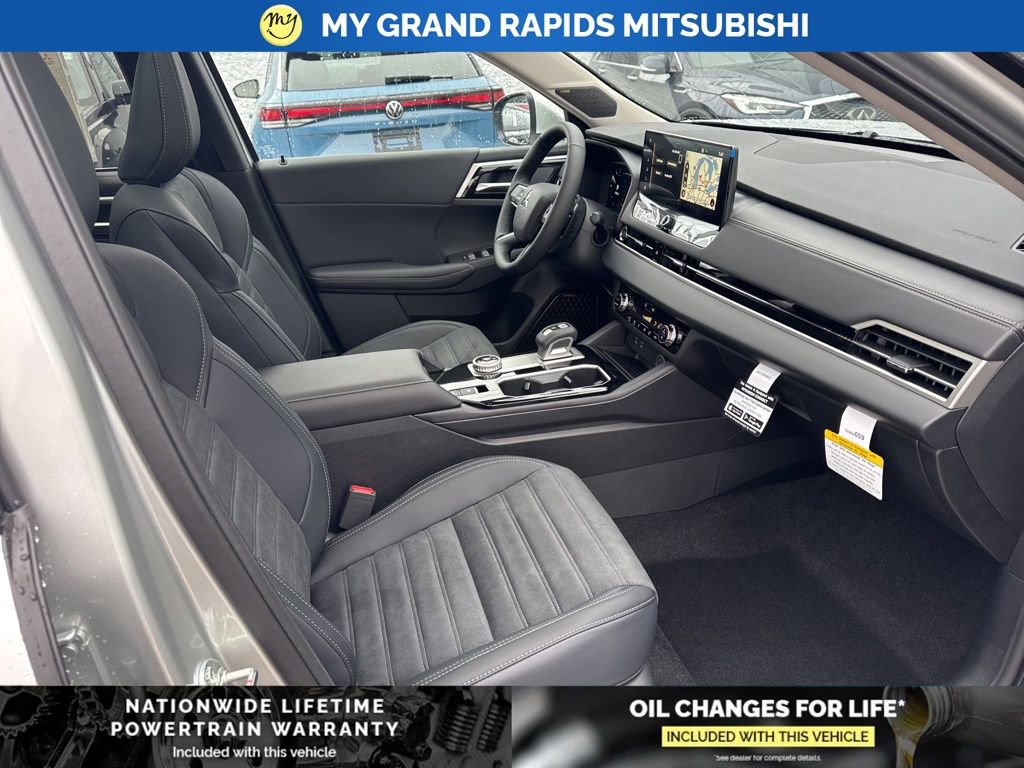 New 2026 Mitsubishi Outlander SE image 18
