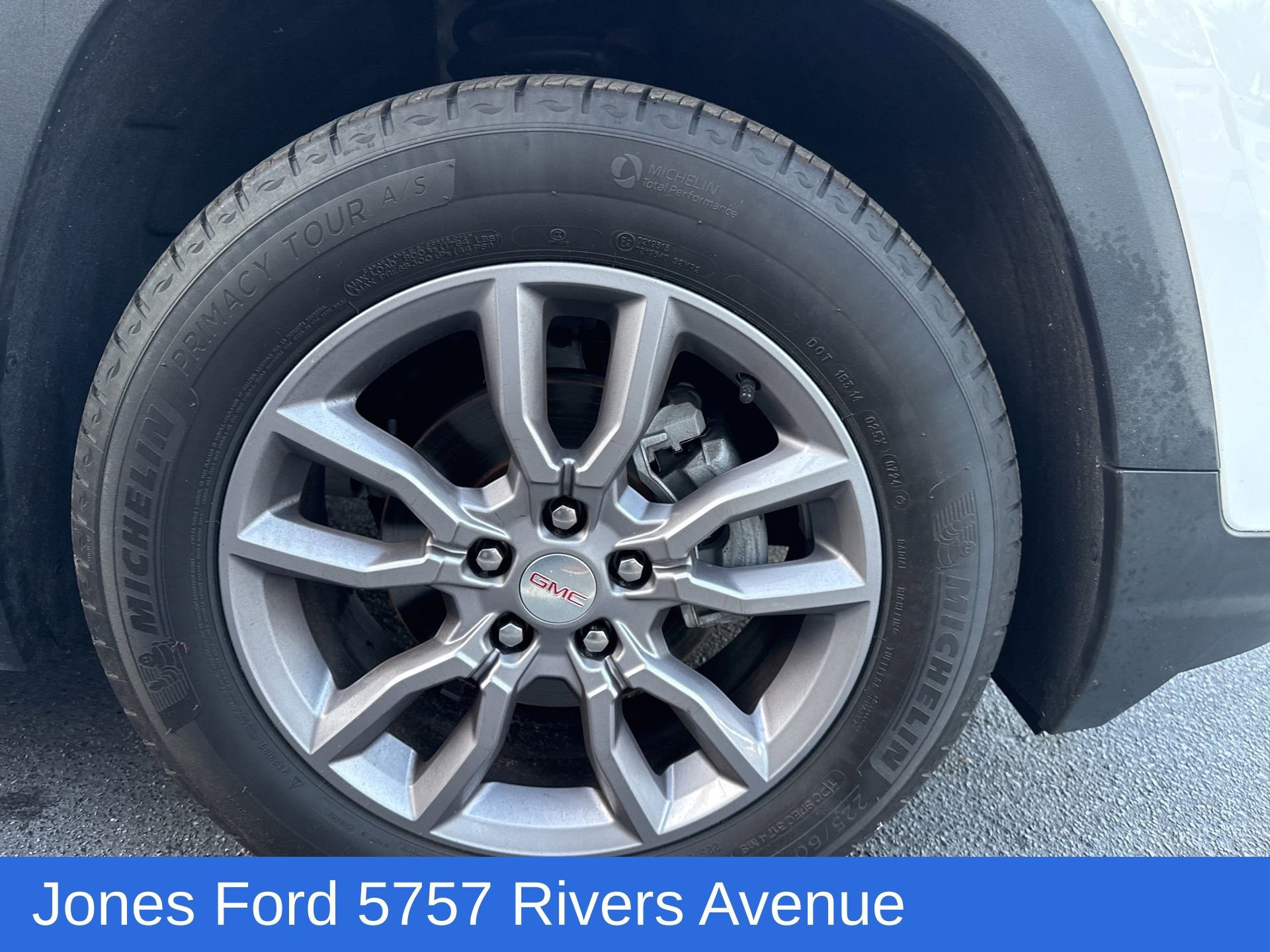 Used 2024 GMC Terrain SLT image 3