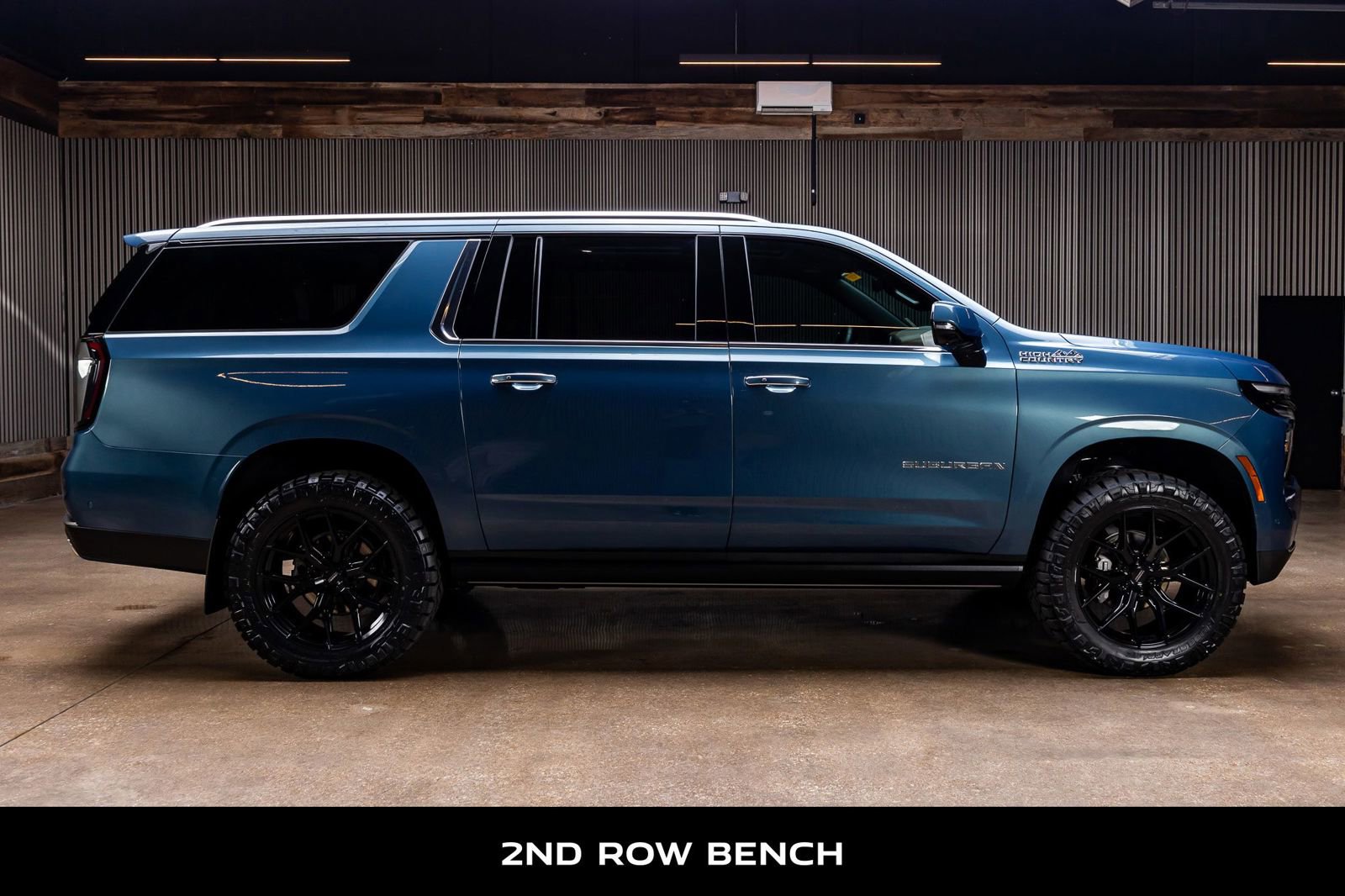 Used 2025 Chevrolet Suburban High Country AWD/4WD image 11