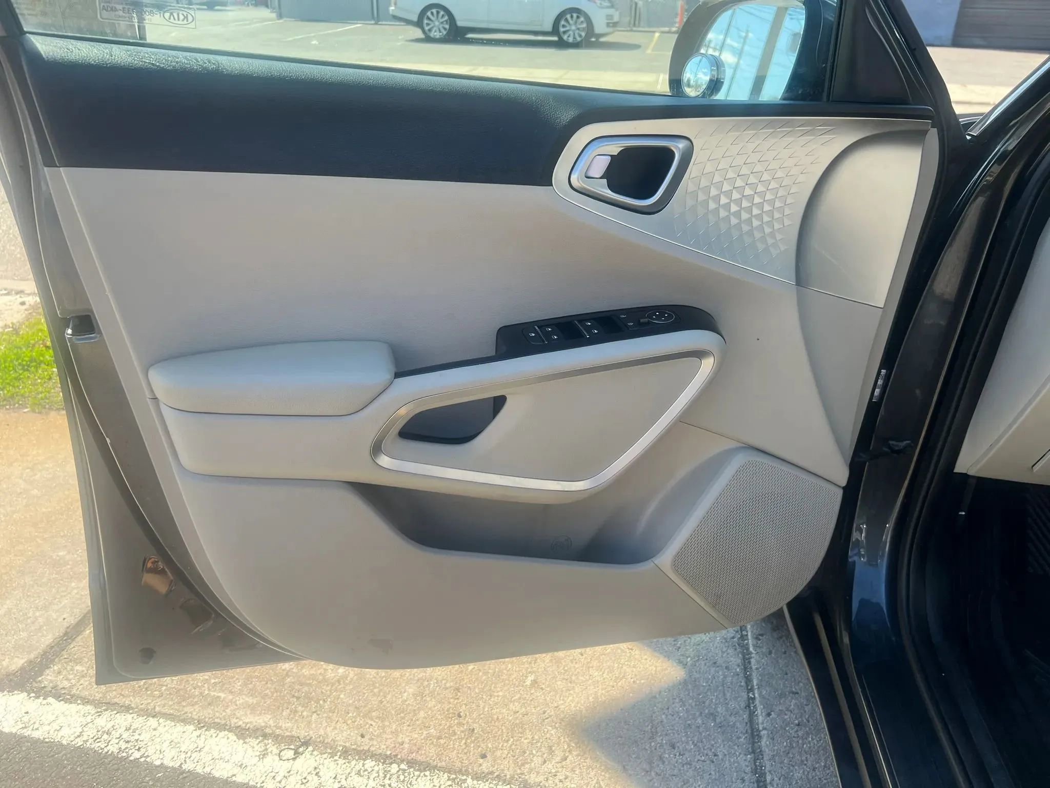 Used 2020 Kia Soul LX image 11