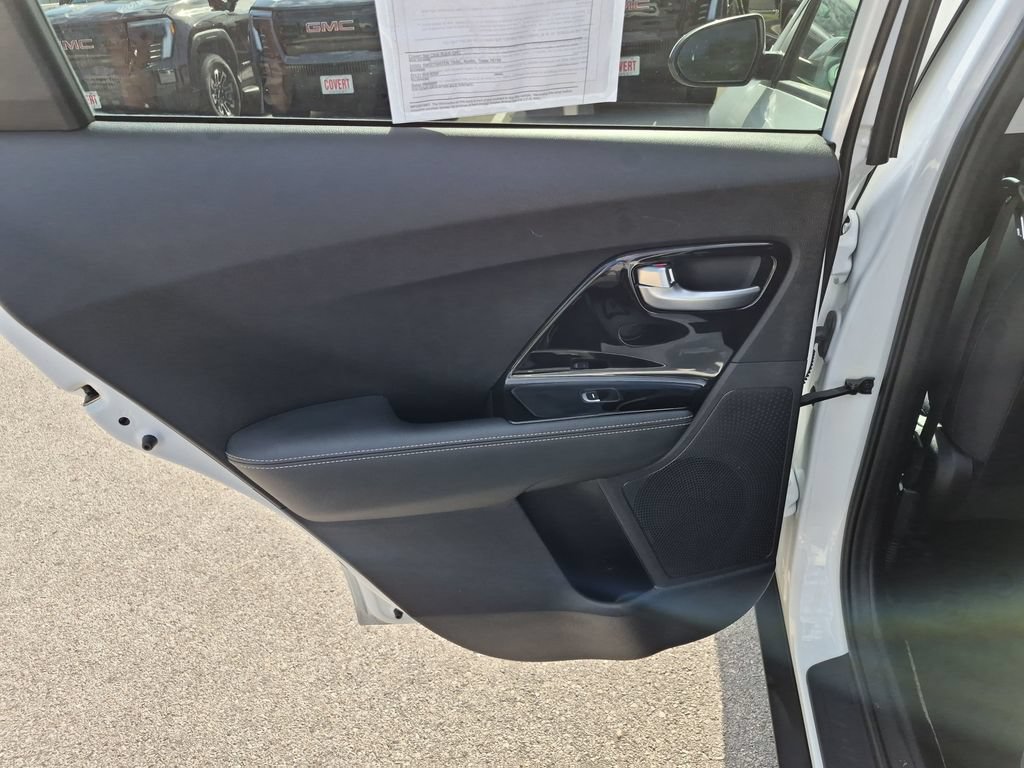 Used 2020 Kia Niro LXS FWD image 32