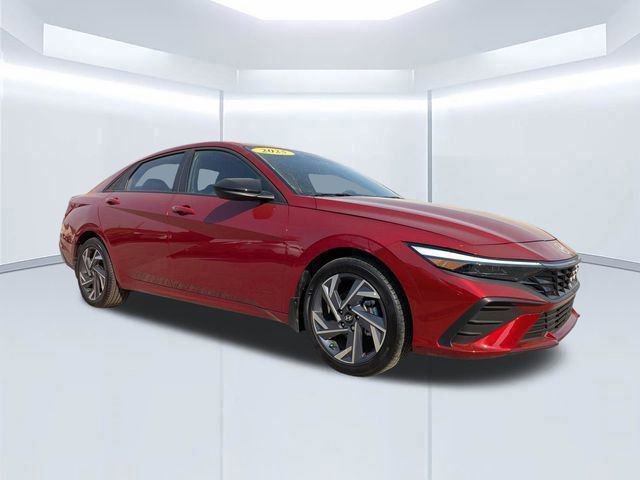 Certified 2025 Hyundai Elantra Sport FWD image 2
