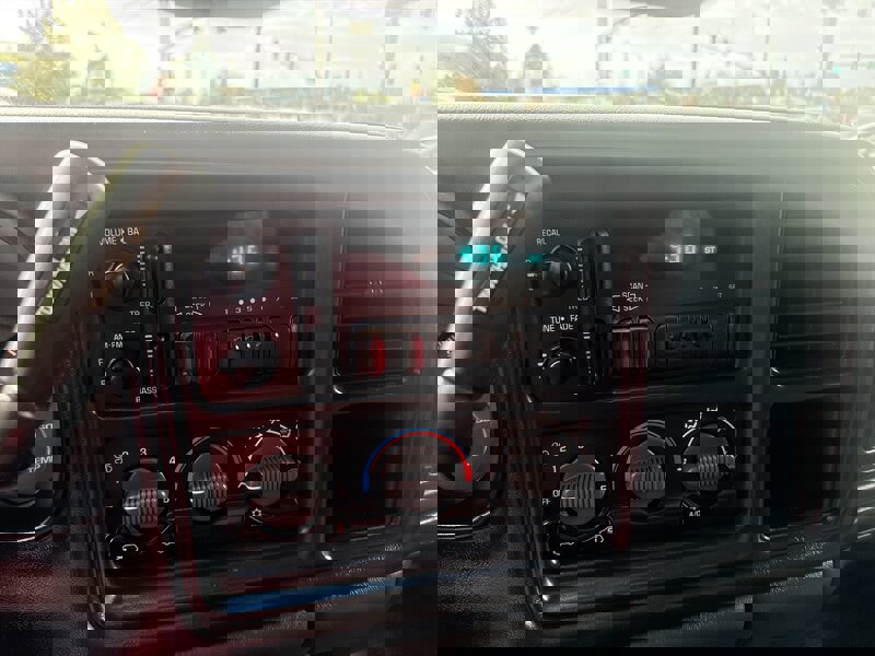 Used 2001 Chevrolet Silverado 2500 4x4 Crew Cab image 29