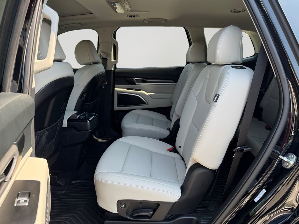 Used 2025 Kia Telluride S FWD image 15