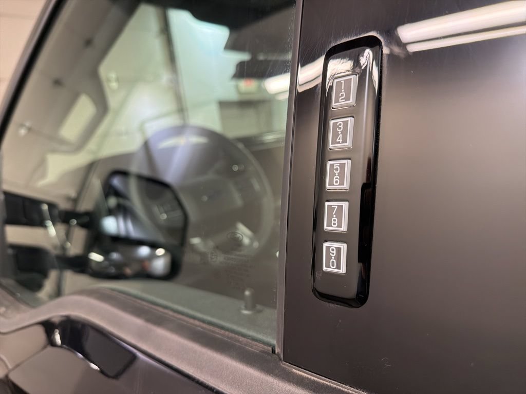 New 2026 Ford F250 Lariat w/ Black Appearance Package AWD/4WD image 34