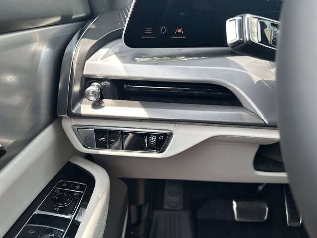 New 2026 Cadillac Vistiq Luxury w/ LPO, Floor Liner Package image 14