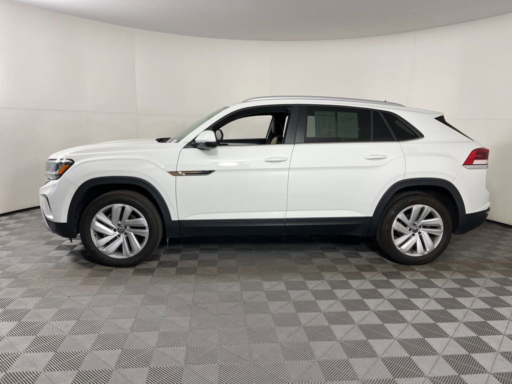 Used 2022 Volkswagen Atlas Cross Sport SE w/ Panoramic Sunroof Package image 2