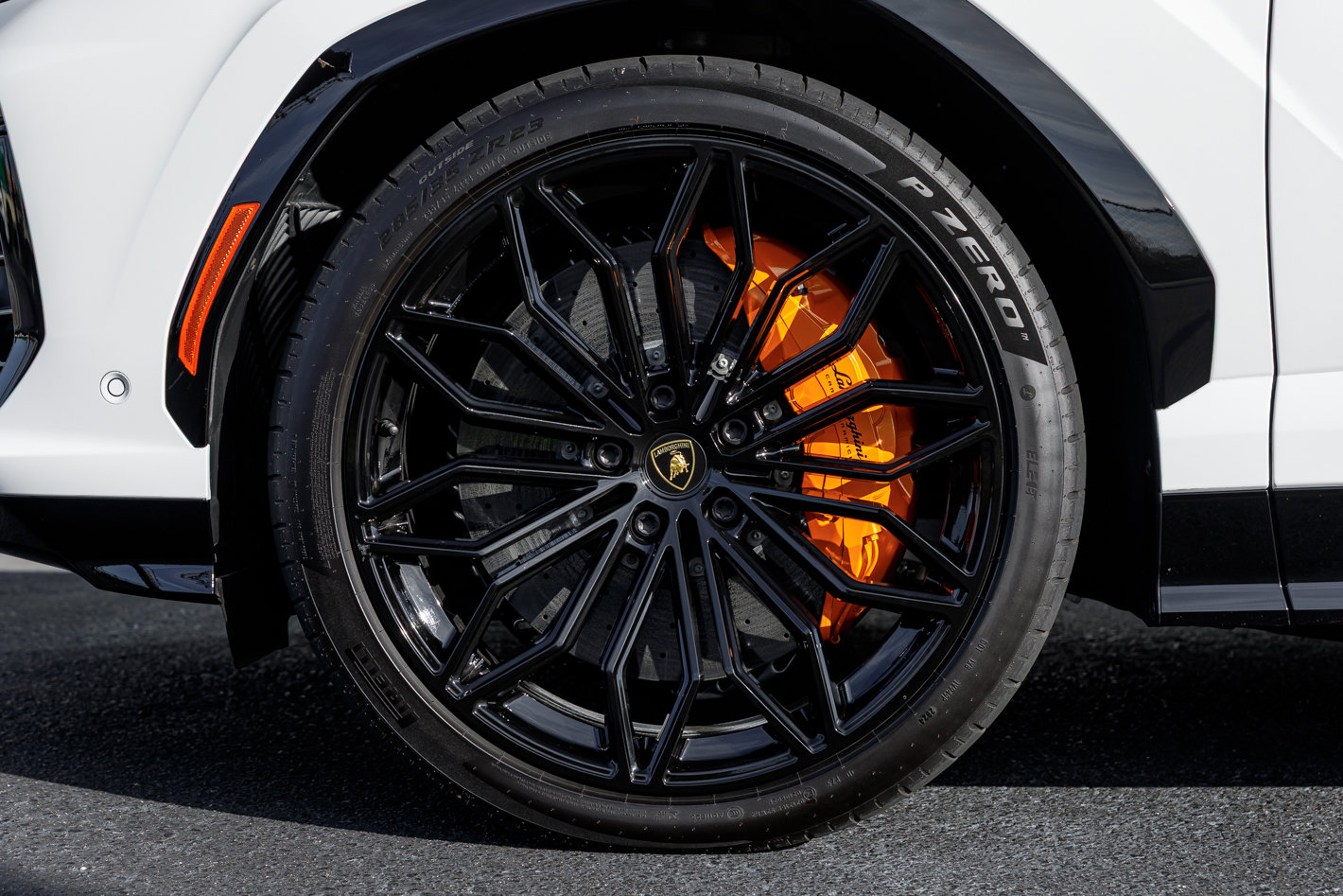 Used 2025 Lamborghini Urus SE image 12