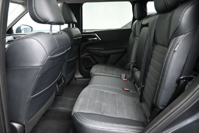 Used 2025 Mitsubishi Outlander SE AWD/4WD image 22