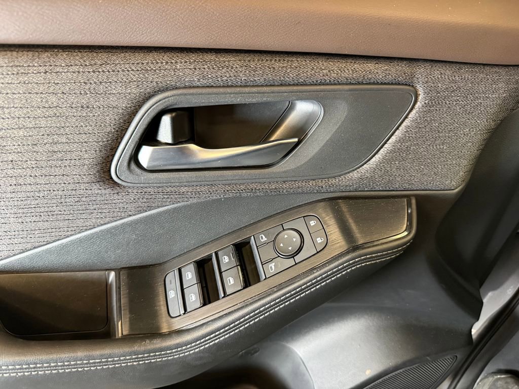 Used 2021 Nissan Rogue SV image 20