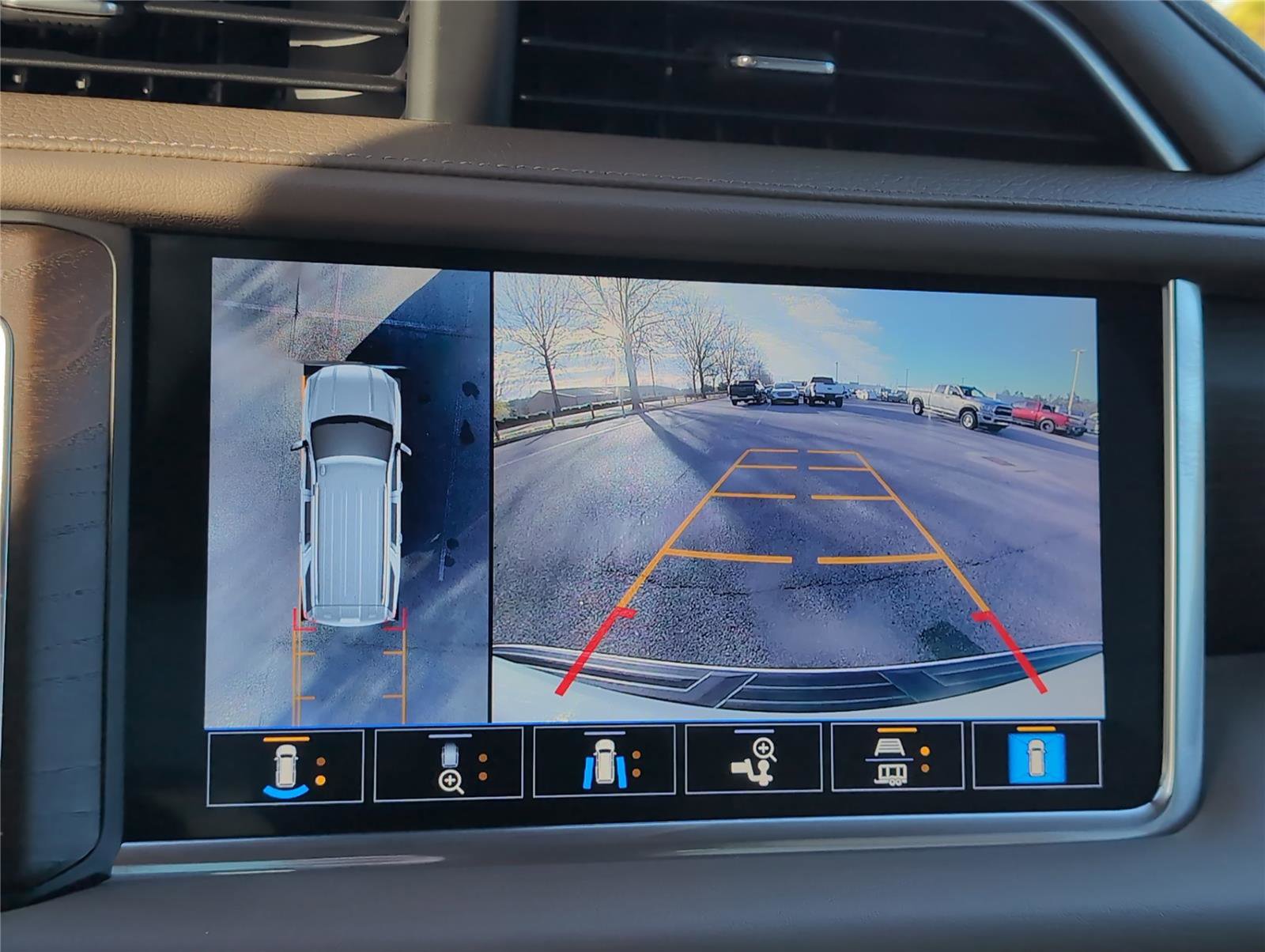 Used 2021 GMC Yukon Denali w/ Denali Premium Package image 18