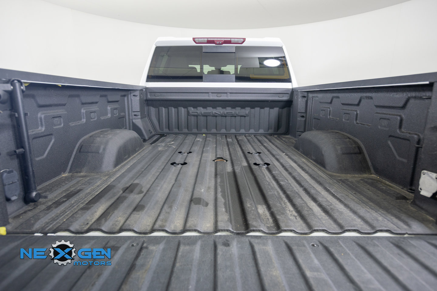 Used 2022 GMC Sierra 3500 Denali w/ Technology Package AWD/4WD image 37