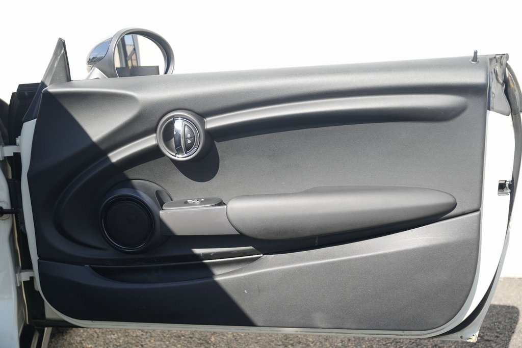 Used 2014 MINI Cooper 2-Door Hardtop image 27