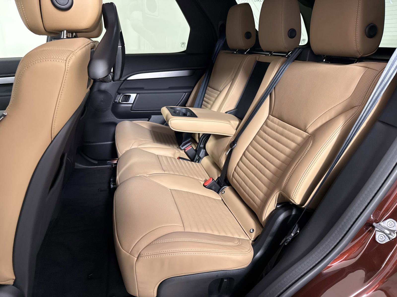 New 2026 Land Rover Discovery Limited Edition AWD/4WD image 13
