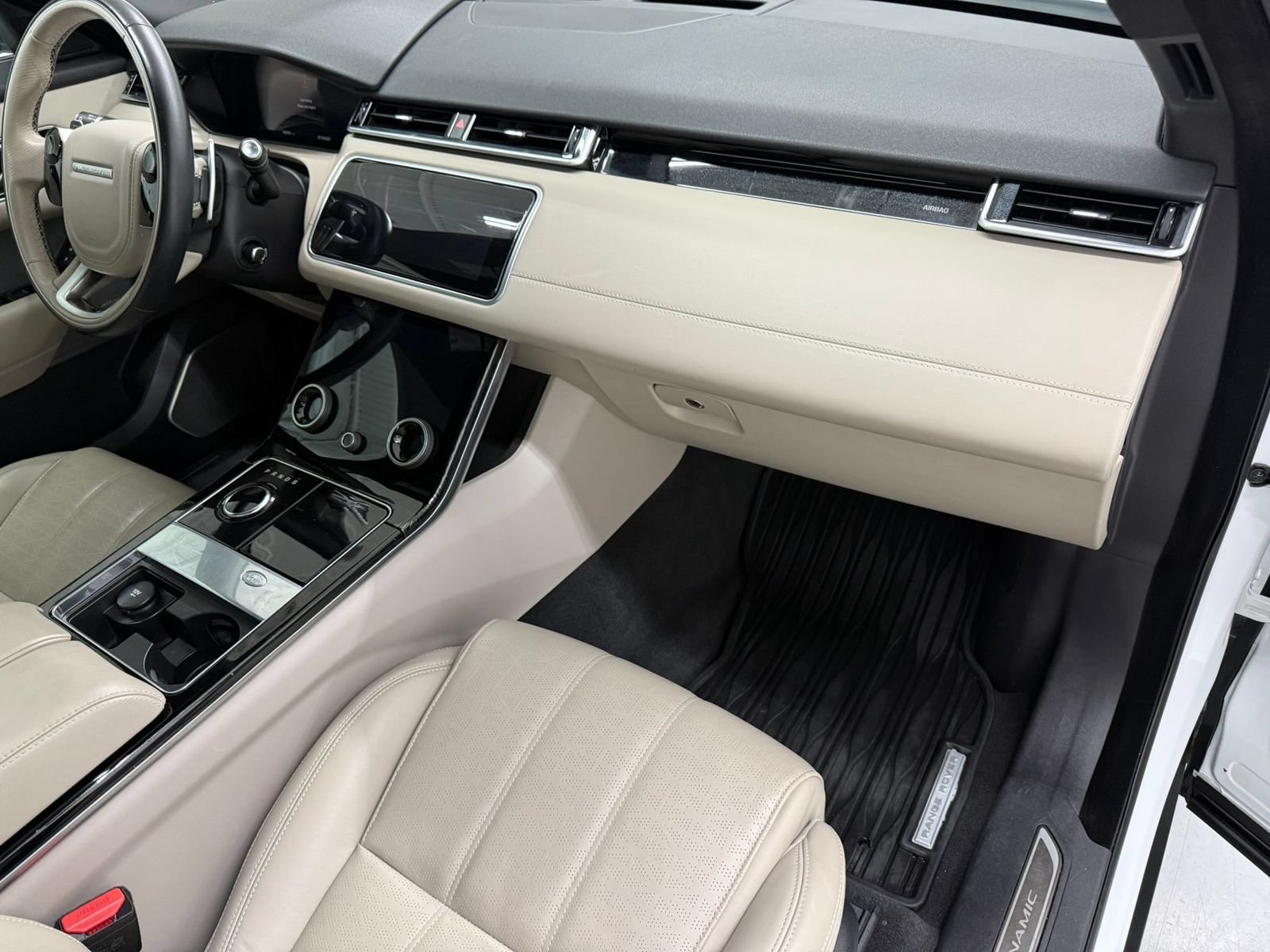 Used 2019 Land Rover Range Rover Velar R-Dynamic HSE AWD/4WD image 32