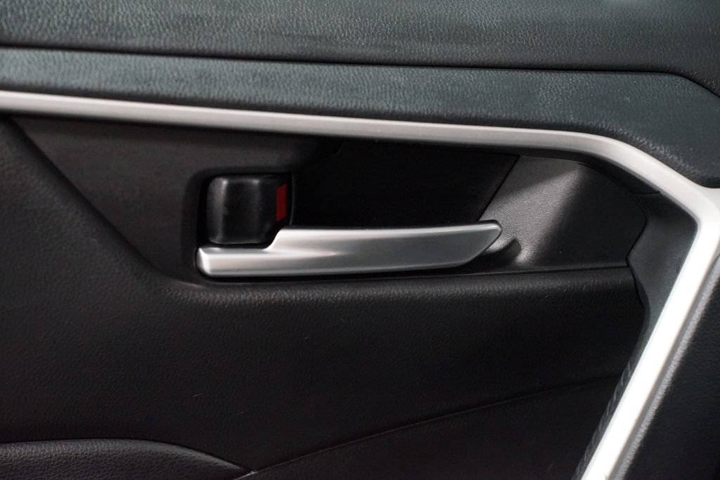 Certified 2025 Toyota RAV4 XLE FWD image 32