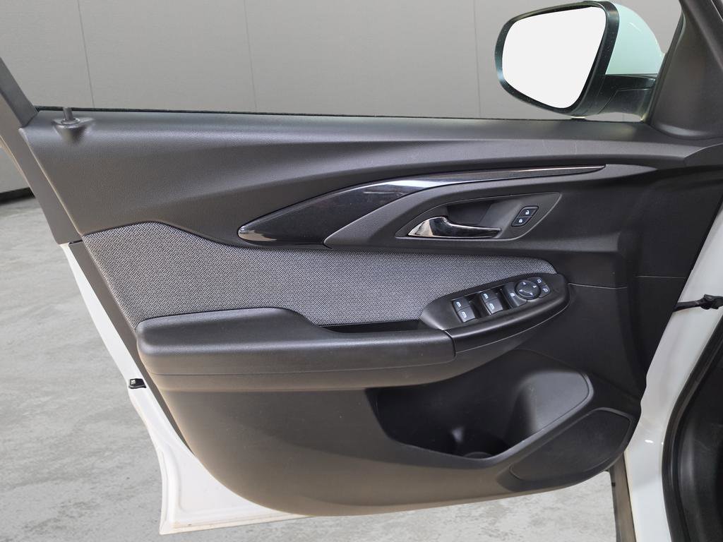 Used 2023 Chevrolet TrailBlazer LT w/ Convenience Package FWD image 11