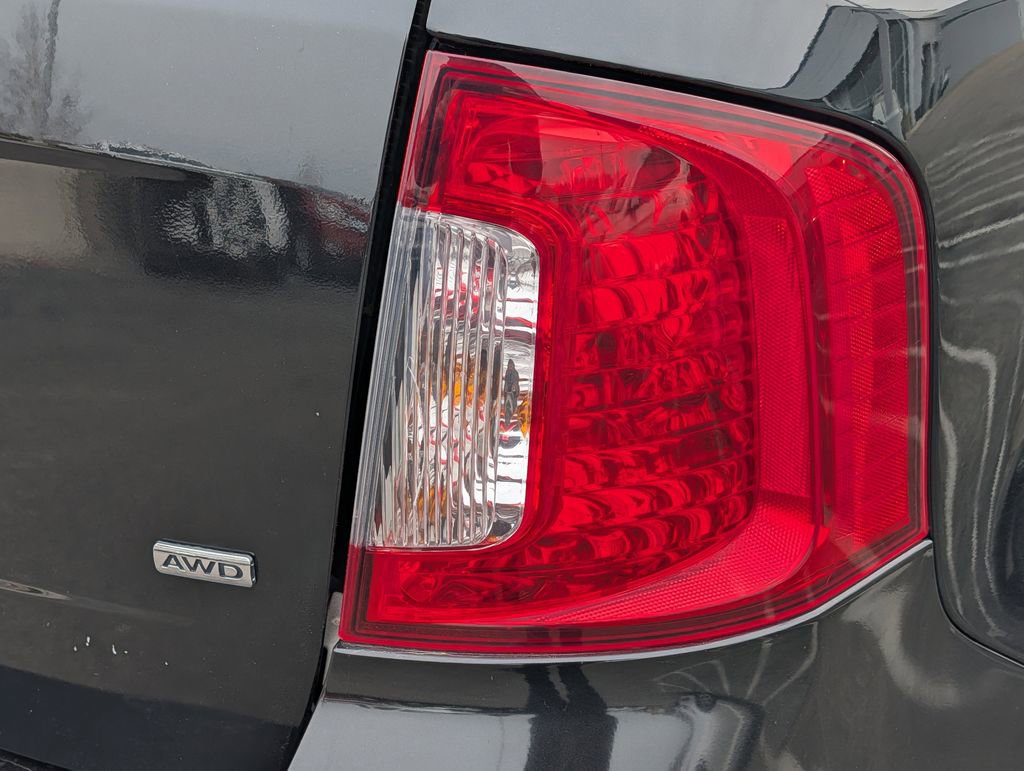 Used 2013 Ford Edge SE image 17
