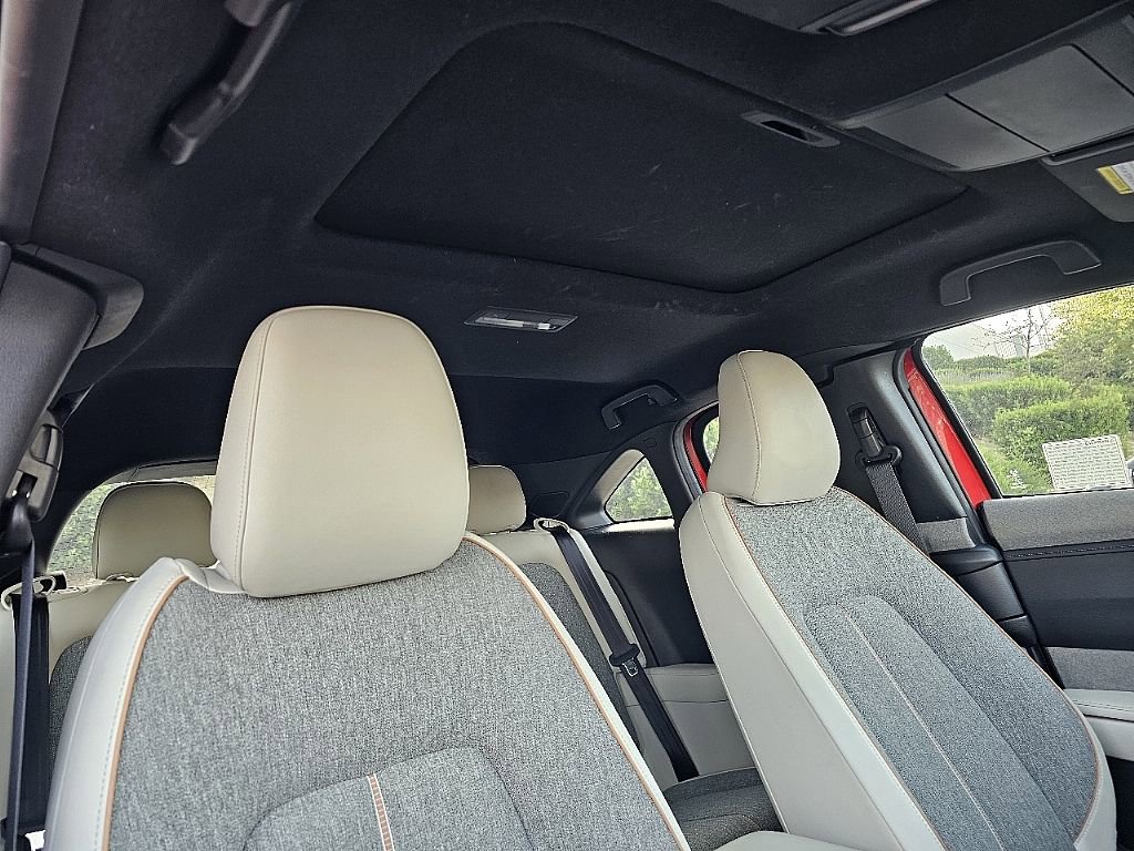 Used 2022 MAZDA MX-30 Electric w/ Premium Plus Pkg image 6