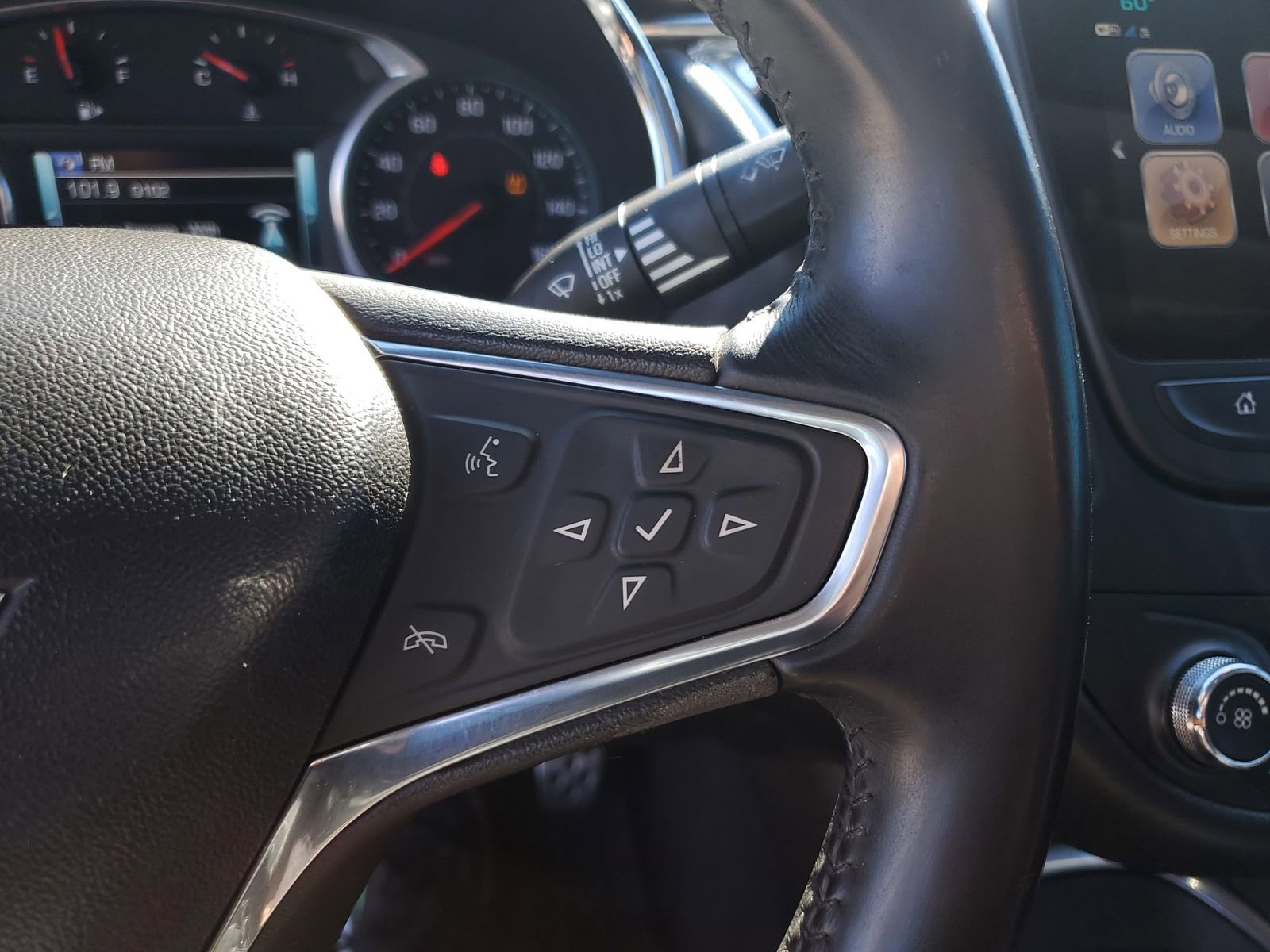 Used 2017 Chevrolet Malibu LT w/ Leather Package FWD image 23