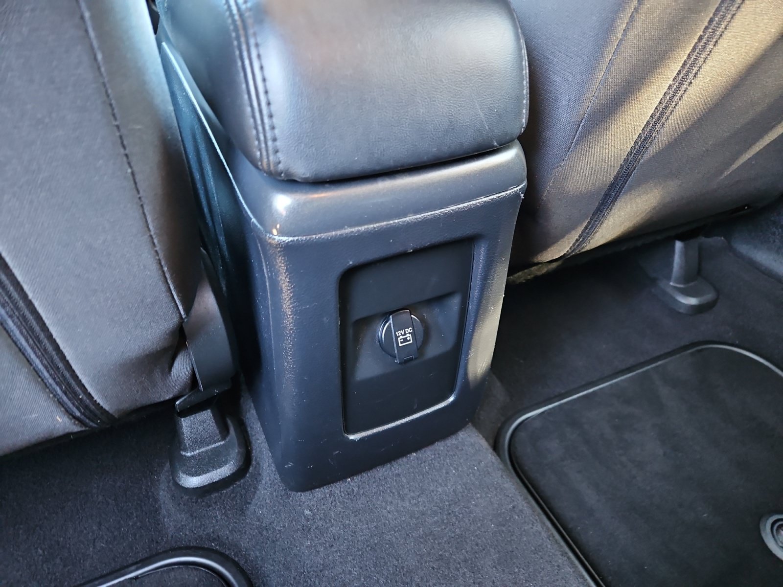 Used 2018 Dodge Journey SE w/ Connectivity Group FWD image 13