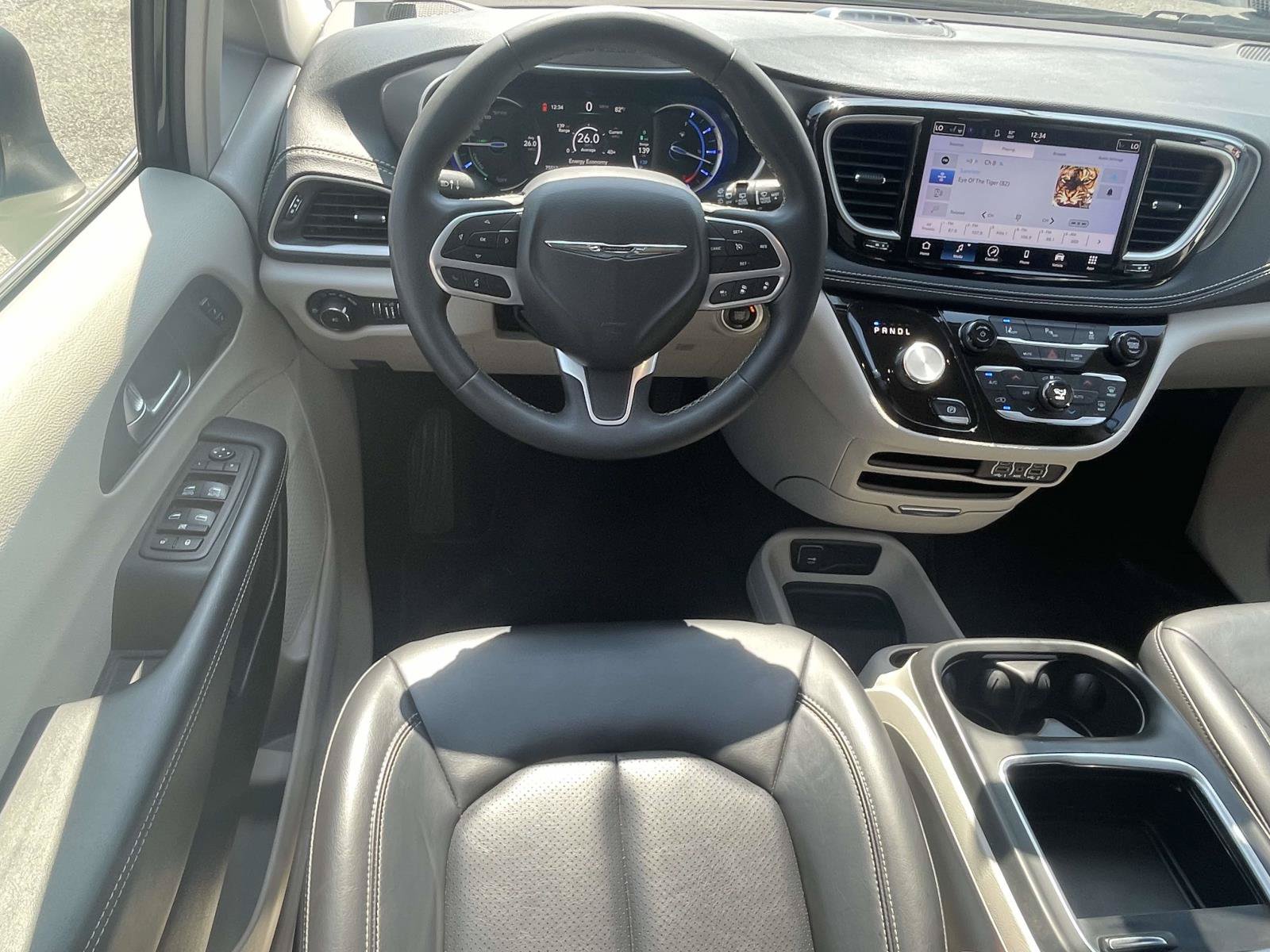 Used 2023 Chrysler Pacifica Touring-L FWD image 11