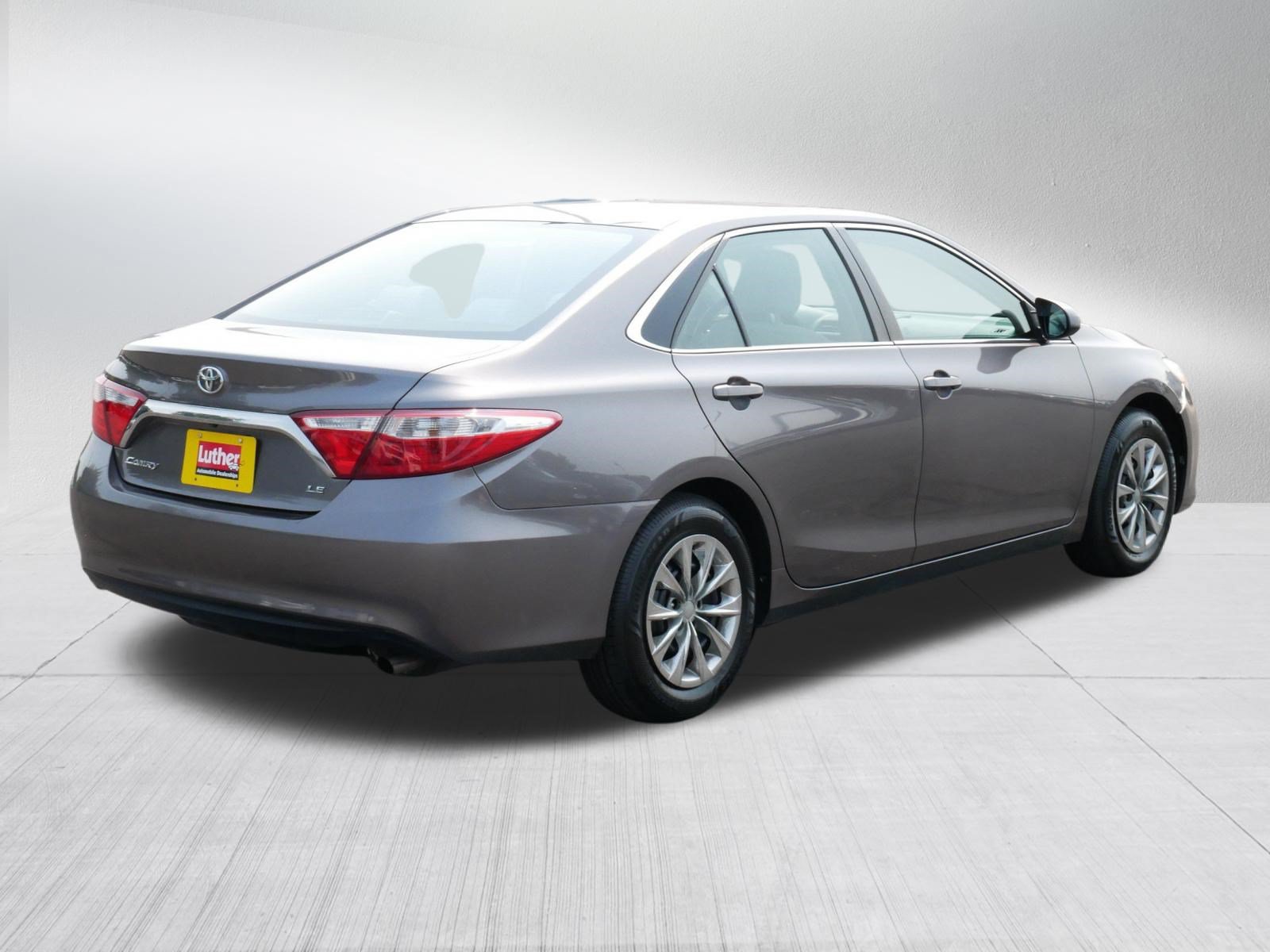 Used 2015 Toyota Camry LE FWD image 7