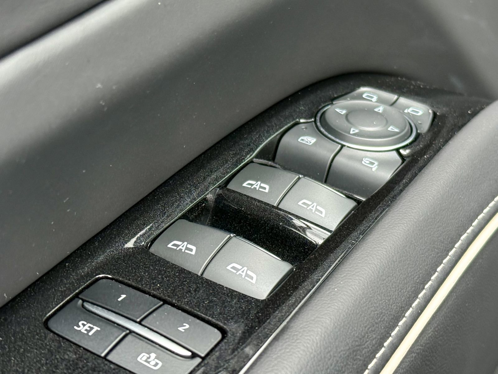 Certified 2022 Cadillac Escalade Premium Luxury Platinum w/ Heavy-Duty Trailer Package image 18