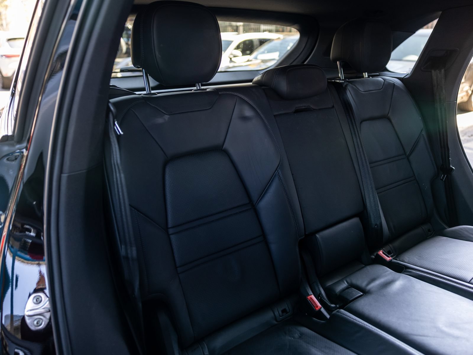 Certified 2023 Porsche Cayenne AWD/4WD image 33
