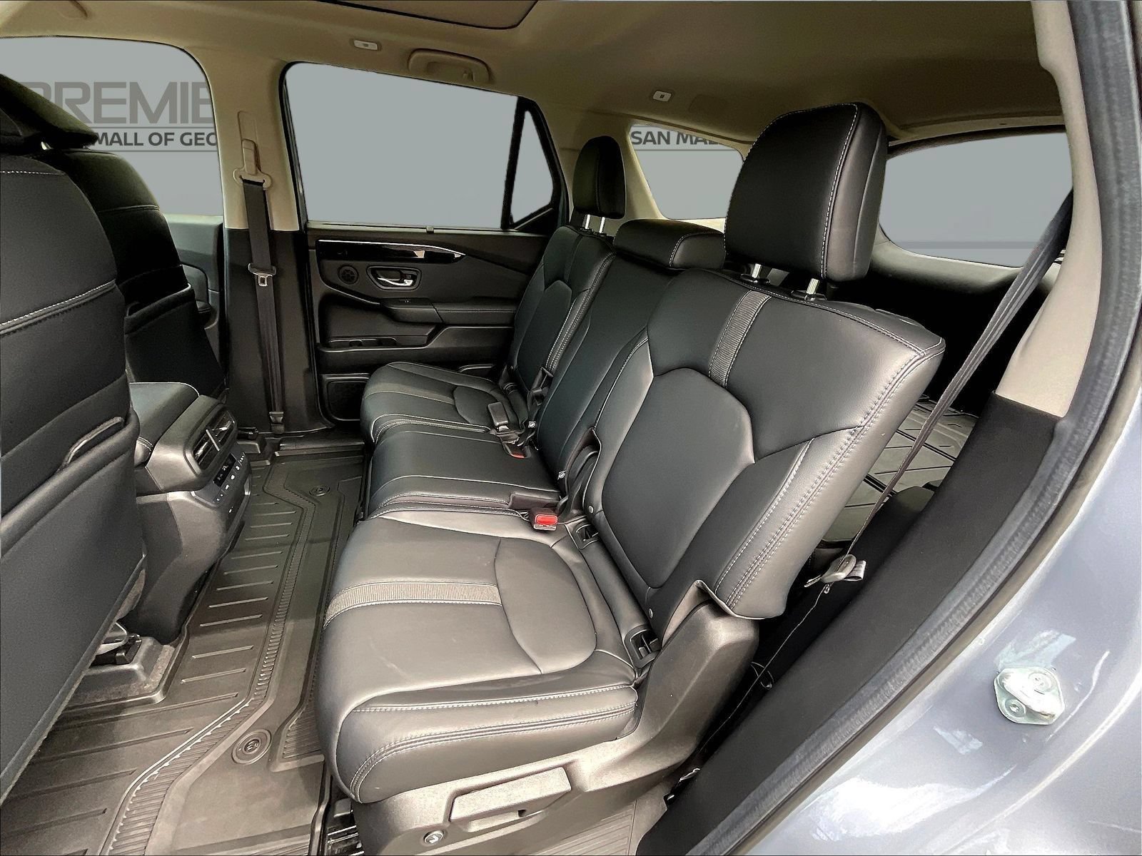 Used 2025 Honda Pilot Touring image 17