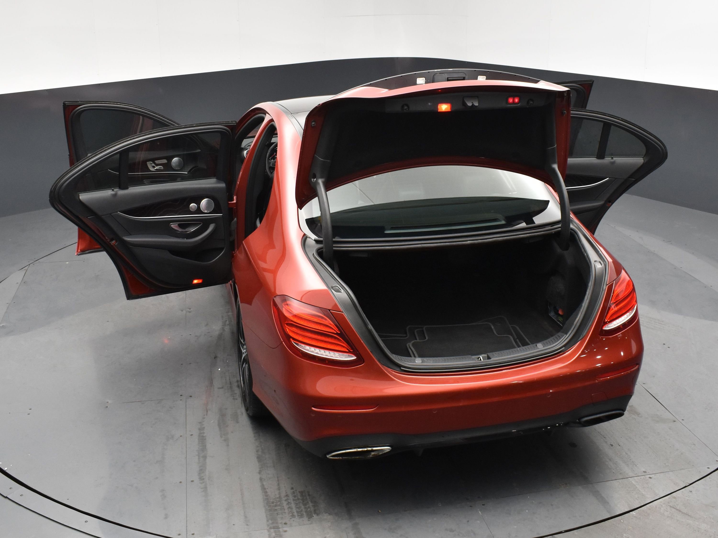 Used 2018 Mercedes-Benz E 300 4MATIC w/ Premium 2 Package image 23