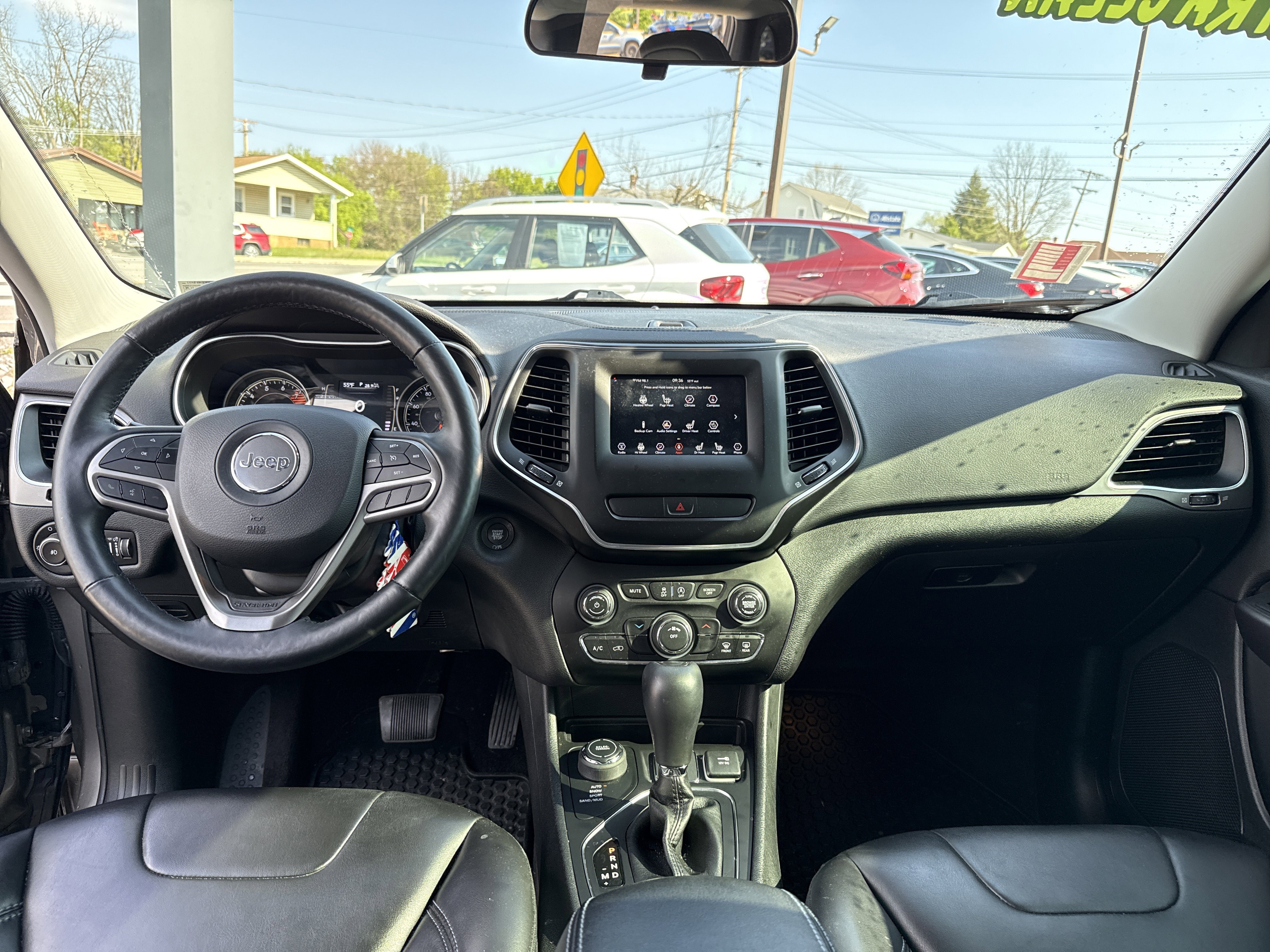 Used 2019 Jeep Cherokee Latitude Plus w/ Cold Weather Group AWD/4WD image 13