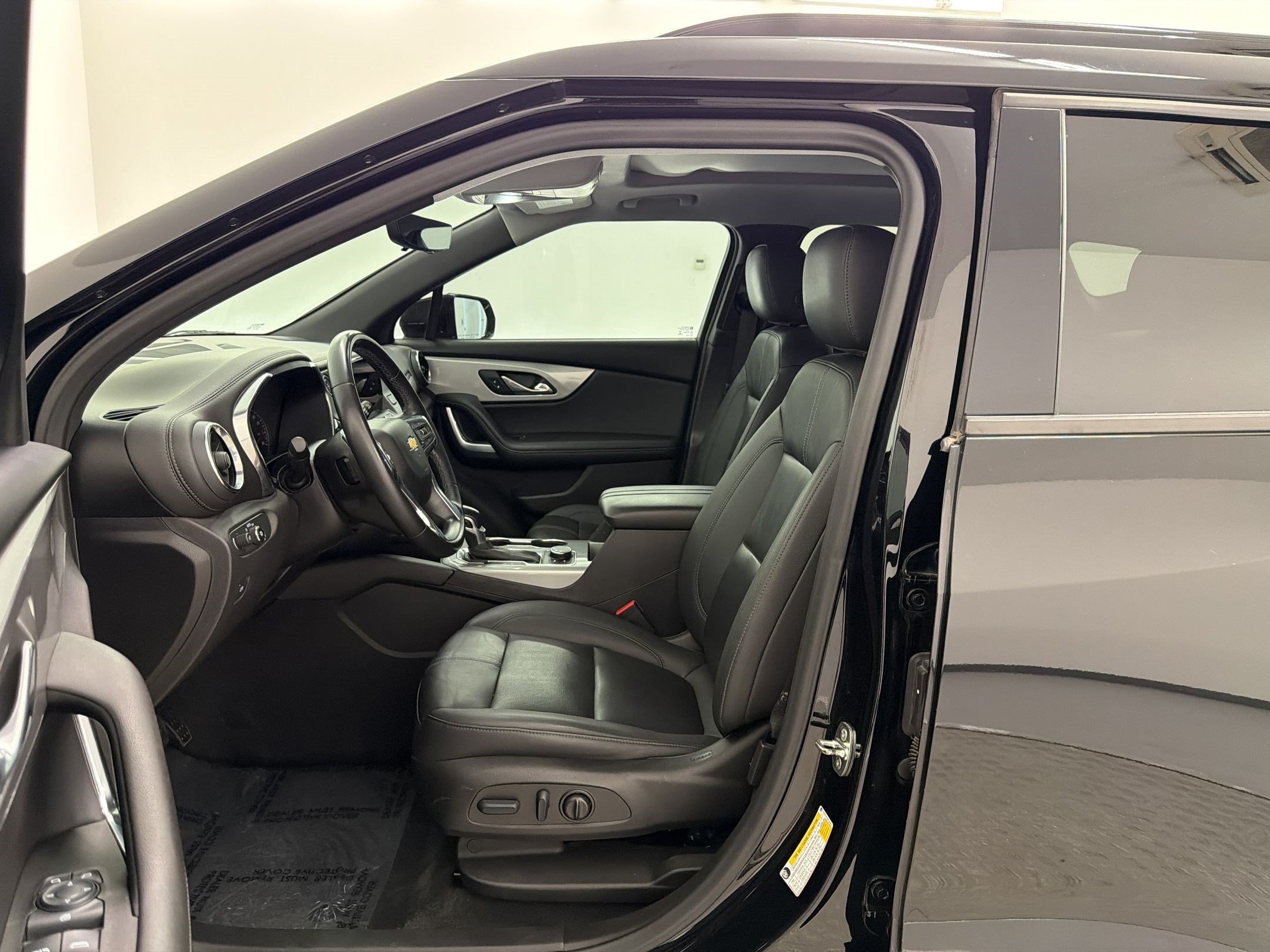 Used 2022 Chevrolet Blazer LT w/ Sound & Technology Package FWD image 5