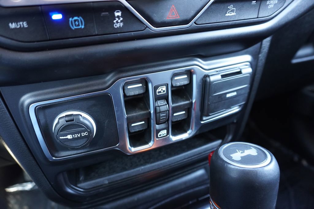 Used 2022 Jeep Wrangler Unlimited Sahara w/ Cold Weather Group image 18