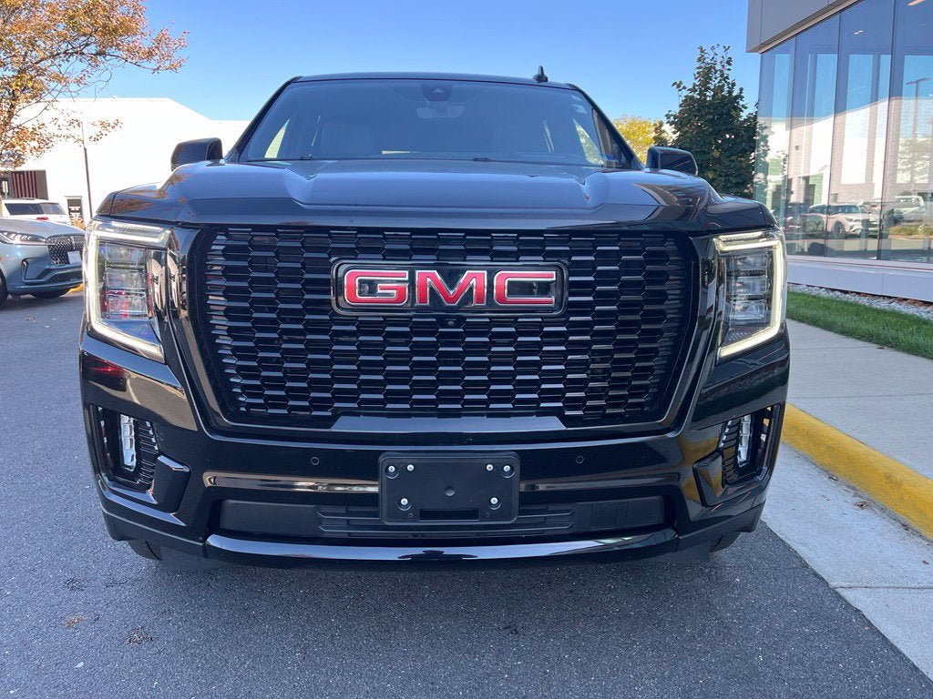 Used 2022 GMC Yukon Denali w/ Denali Premium Package AWD/4WD image 2
