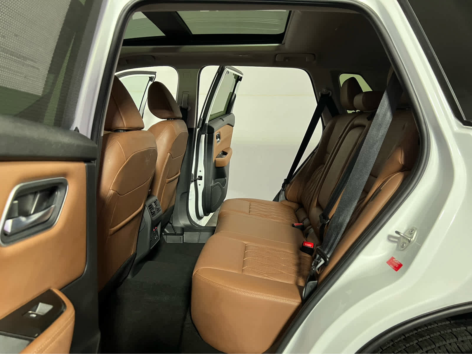 Certified 2024 Nissan Rogue Platinum w/ Platinum Premium Package image 24