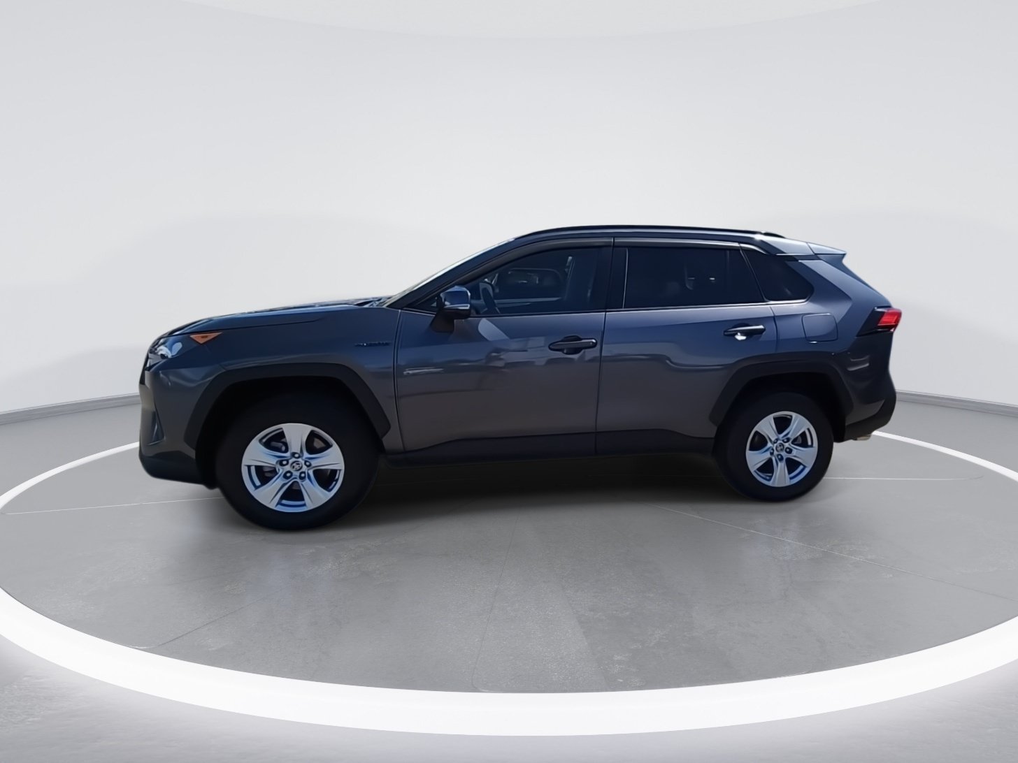 Used 2021 Toyota RAV4 LE AWD/4WD image 5