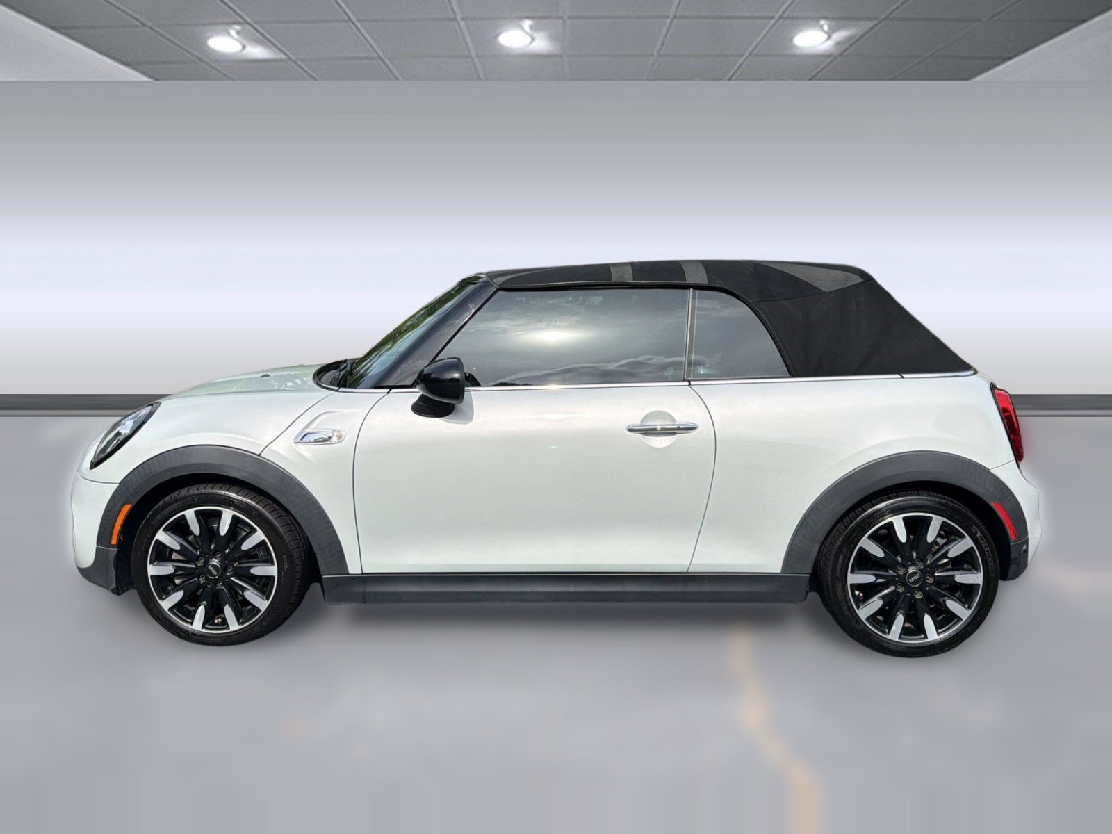 Used 2019 MINI Cooper S FWD image 2